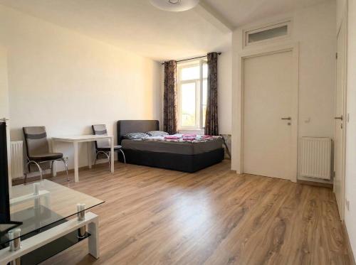 Comfortable 1BR & 1LR Apt Prime location of Vienna