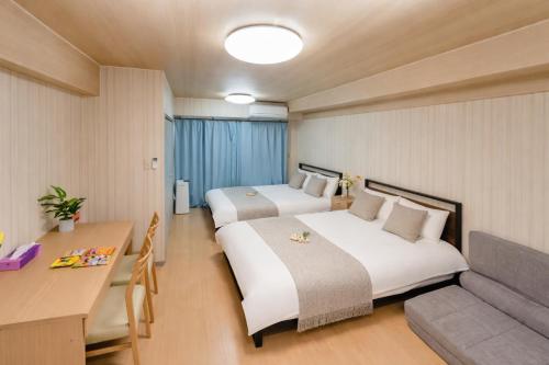 Room 204 Nishi-Shinjuku Gochome 9 minutes walk 40 square meters Sleeps up to 6 people
