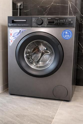 ソモーヌにあるVilla Amaniの部屋に洗濯機が置いてある