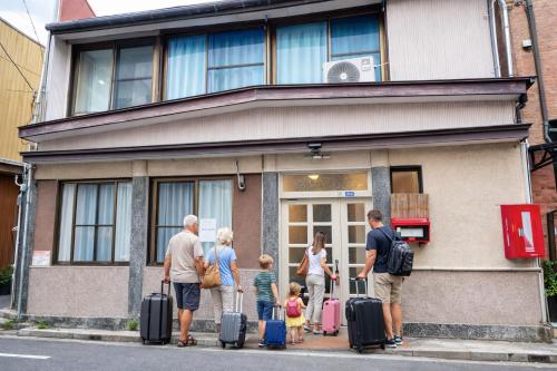 8 minutes walk from Higashimukojima , single-family house 70 square meters, 4 bedrooms and 1 living room, 3 minutes by train from Tokyo Skytree, 7 minutes by train from Asakusa