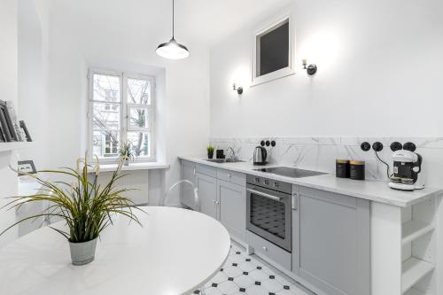 Elegant Old Town Apartment - Mostowa Street