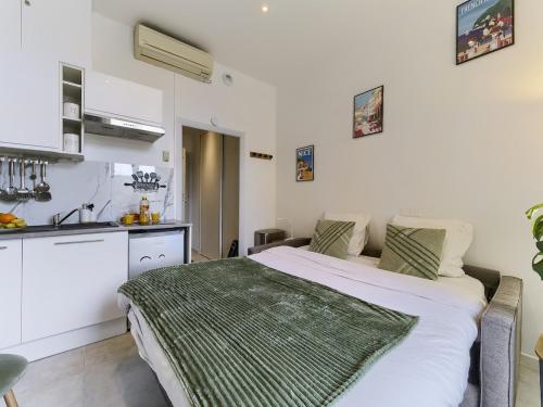 City Center - Charming Studio - 2 MN Station Train
