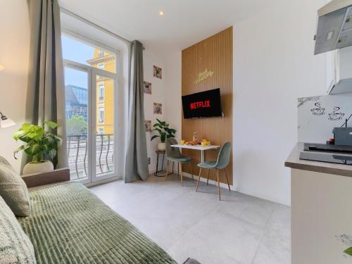 City Center - Charming Studio - 2 MN Station Train