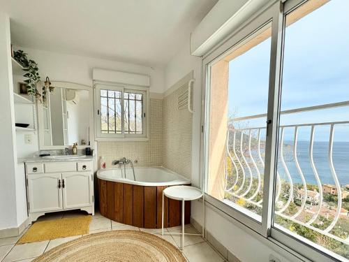 Bohème Beach Villa with seaview & private garden, Antheor