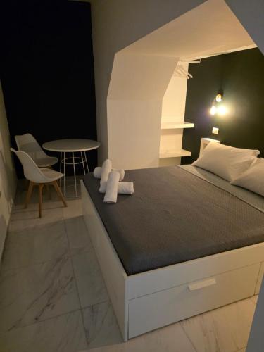 Opera Home