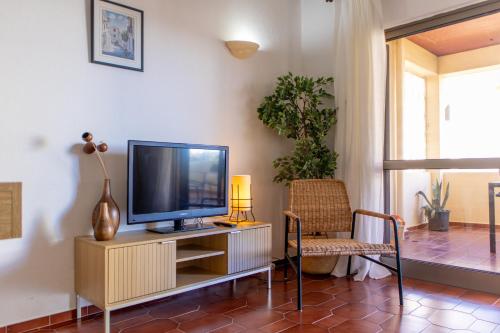 NOVO! Apartamento junto à praia com piscina