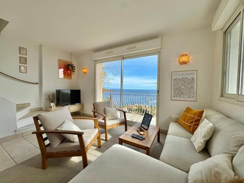 Bohème Beach Villa with seaview & private garden, Antheor