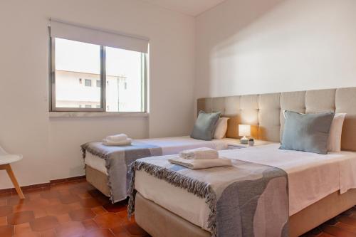 NOVO! Apartamento junto à praia com piscina