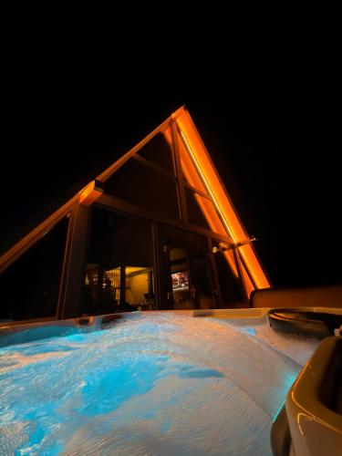 a view of a building at night at ALTURA Chalet in Muntele Băişorii