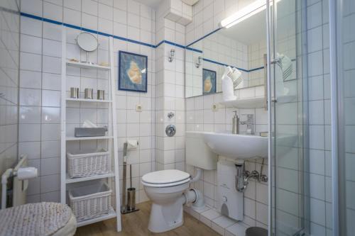 a bathroom with a toilet and a sink at Lister Tor 11 in List