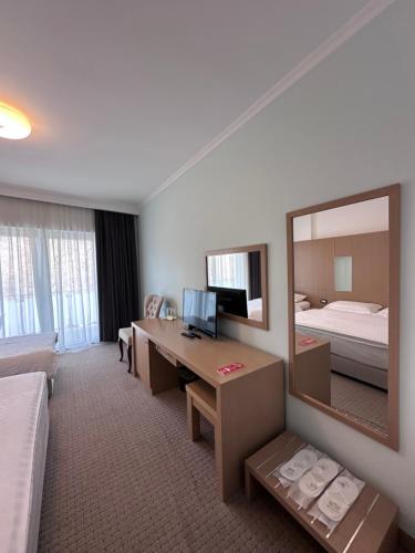 Llit o llits en una habitació de Hotel Driloni