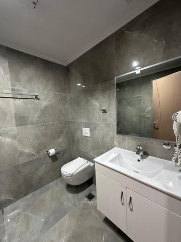 Bany a Hotel Driloni