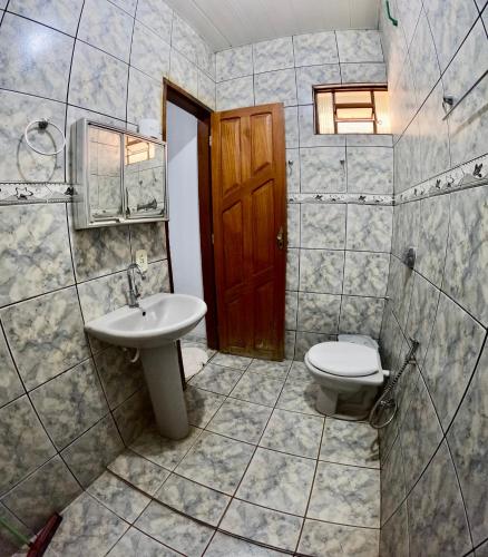 a bathroom with a toilet and a sink at Hotel e Pousada França in Manhã