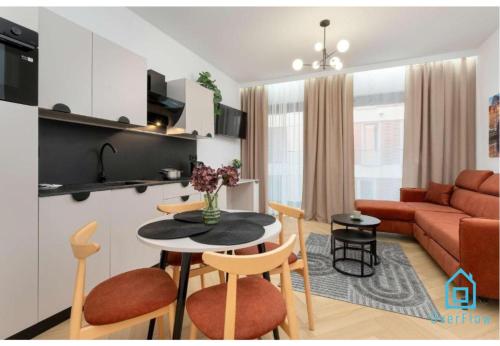 Granaria Apartment - Heart of Motlawa Promenade at Old Town Gdansk