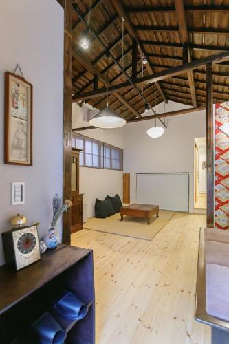 Parking for 2 cars-Osaka Castle & Kyoto good access and modern old house for rent