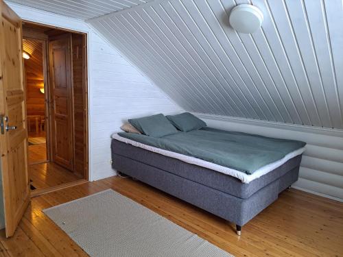 a bed in the corner of a room at Villa Kalkonniemi in Kemijärvi
