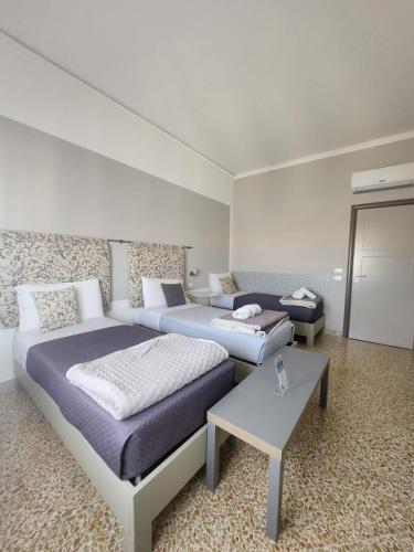 a hotel room with two beds and a table at 5 cupole in Palermo