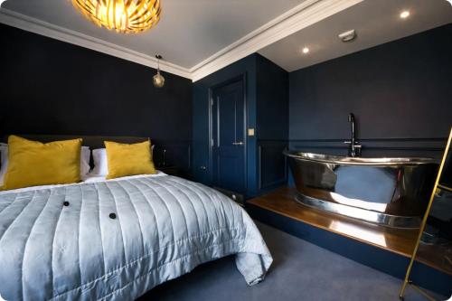 a bedroom with a bed and a bath tub at 4 Bedroom House for Work Crews, Each Guest Has Own Room, Weekly Rates by Bluehouse Shortlets Brighton in Brighton & Hove