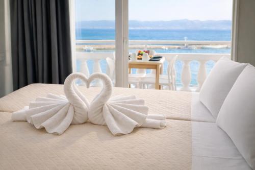 Opal Apartments Luxury by the Sea