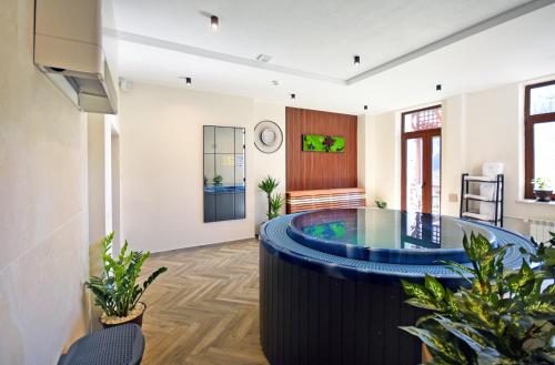 a large room with a hot tub in the middle at Hotel Moldavia in Slănic-Moldova