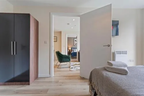 Richmond Row Apartments - Free On-Site Parking, WiFi & EV photo 10