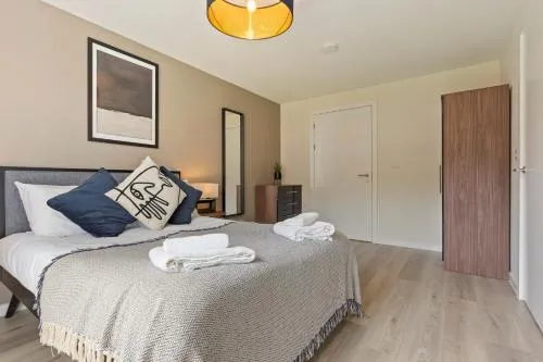 Richmond Row Apartments - Free On-Site Parking, WiFi & EV photo 18