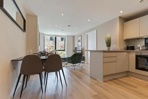 Richmond Row Apartments - Free On-Site Parking, WiFi & EV photo 8
