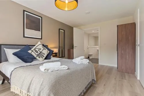Richmond Row Apartments - Free On-Site Parking, WiFi & EV photo 17
