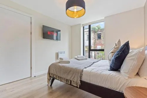 Richmond Row Apartments - Free On-Site Parking, WiFi & EV photo 16