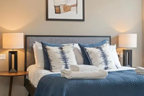 Richmond Row Apartments - Free On-Site Parking, WiFi & EV photo 4