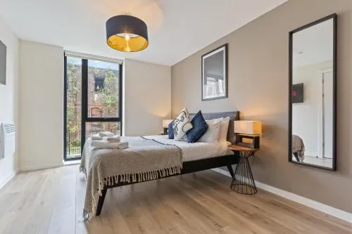 Richmond Row Apartments - Free On-Site Parking, WiFi & EV photo 40