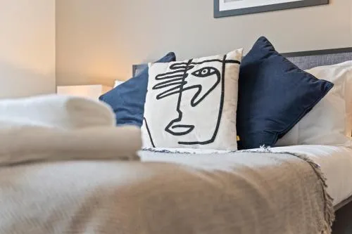 Richmond Row Apartments - Free On-Site Parking, WiFi & EV photo 6