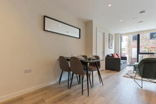 Richmond Row Apartments - Free On-Site Parking, WiFi & EV photo 23