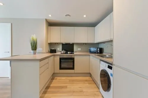 Richmond Row Apartments - Free On-Site Parking, WiFi & EV photo 30