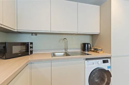 Richmond Row Apartments - Free On-Site Parking, WiFi & EV photo 26