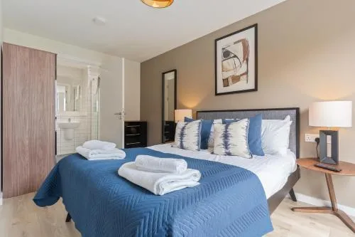 Richmond Row Apartments - Free On-Site Parking, WiFi & EV photo 29