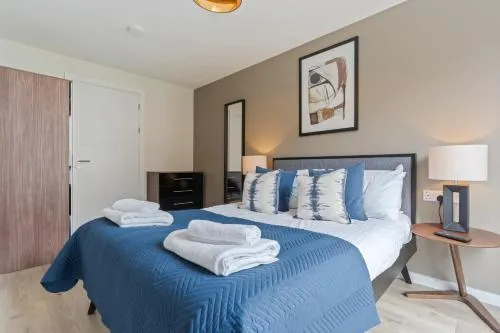 Richmond Row Apartments - Free On-Site Parking, WiFi & EV photo 25