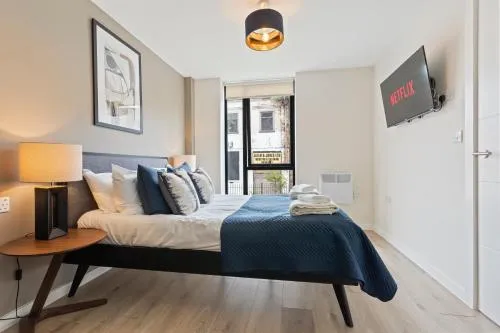 Richmond Row Apartments - Free On-Site Parking, WiFi & EV photo 34
