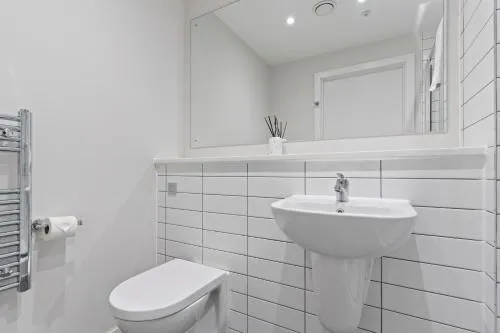 Richmond Row Apartments - Free On-Site Parking, WiFi & EV photo 33