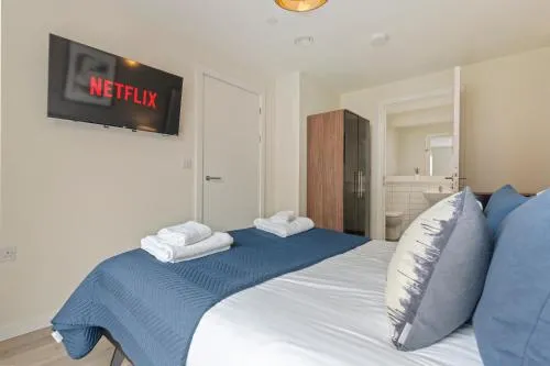 Richmond Row Apartments - Free On-Site Parking, WiFi & EV photo 32