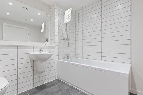 Richmond Row Apartments - Free On-Site Parking, WiFi & EV photo 38