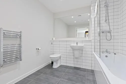 Richmond Row Apartments - Free On-Site Parking, WiFi & EV photo 39