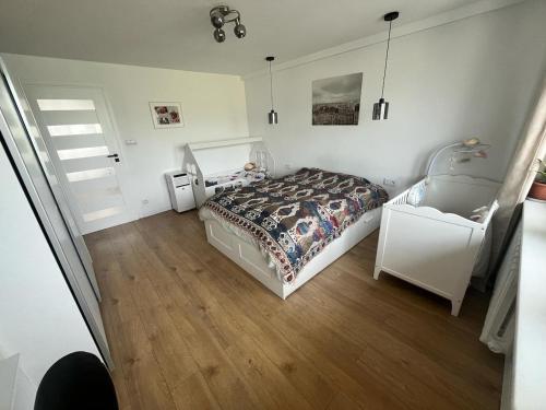 Cozy Apartment with Panoramic City View