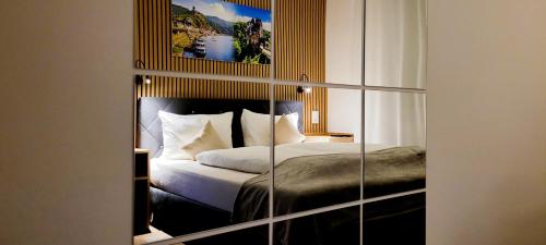 a bedroom with a bed in a glass wall at MoselVilla No 7 in Pommern