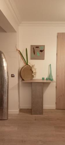 a room with a table with a plant on it at Magnifique Loft 65m en Open Space in Paris