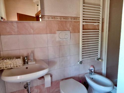 a small bathroom with a sink and a toilet at Secret Haven in La Croce
