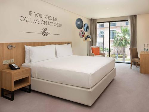 Llit o llits en una habitació de Rove JBR