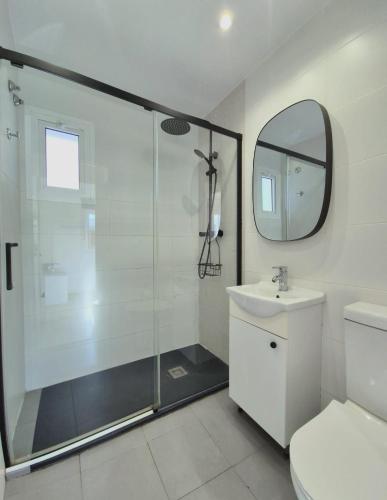 a bathroom with a shower and a toilet and a sink at Camping El Jardín in El Campello