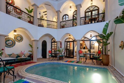 Riad Eldar 내부 또는 인근 수영장