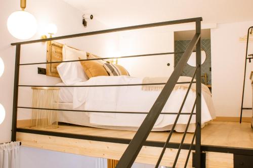 a room with a bunk bed on a shelf at Apartamentos Princesa Hayla in Caravaca de la Cruz